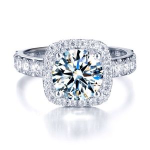 *CLEARANCE!!!* Sparkling Diamond Ring
